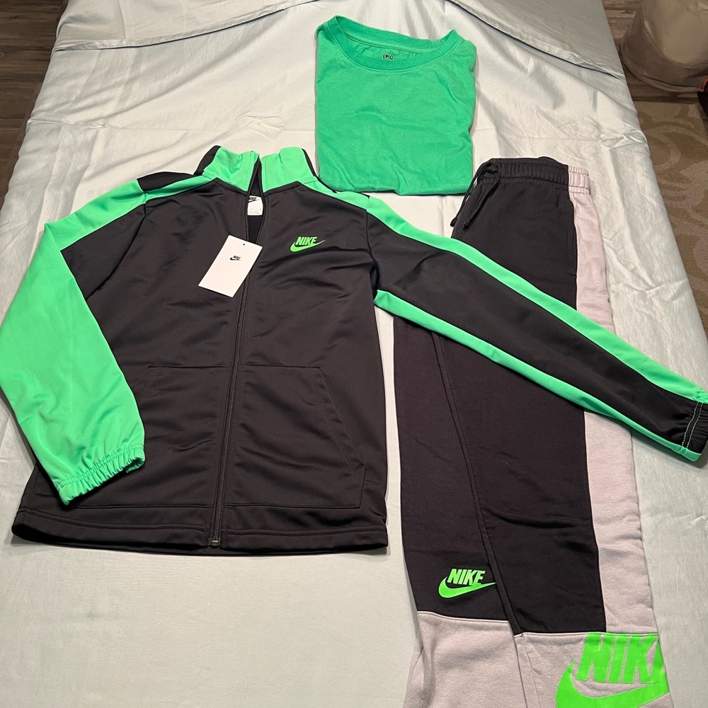 Nike Black and Neon Green Athletic Set
